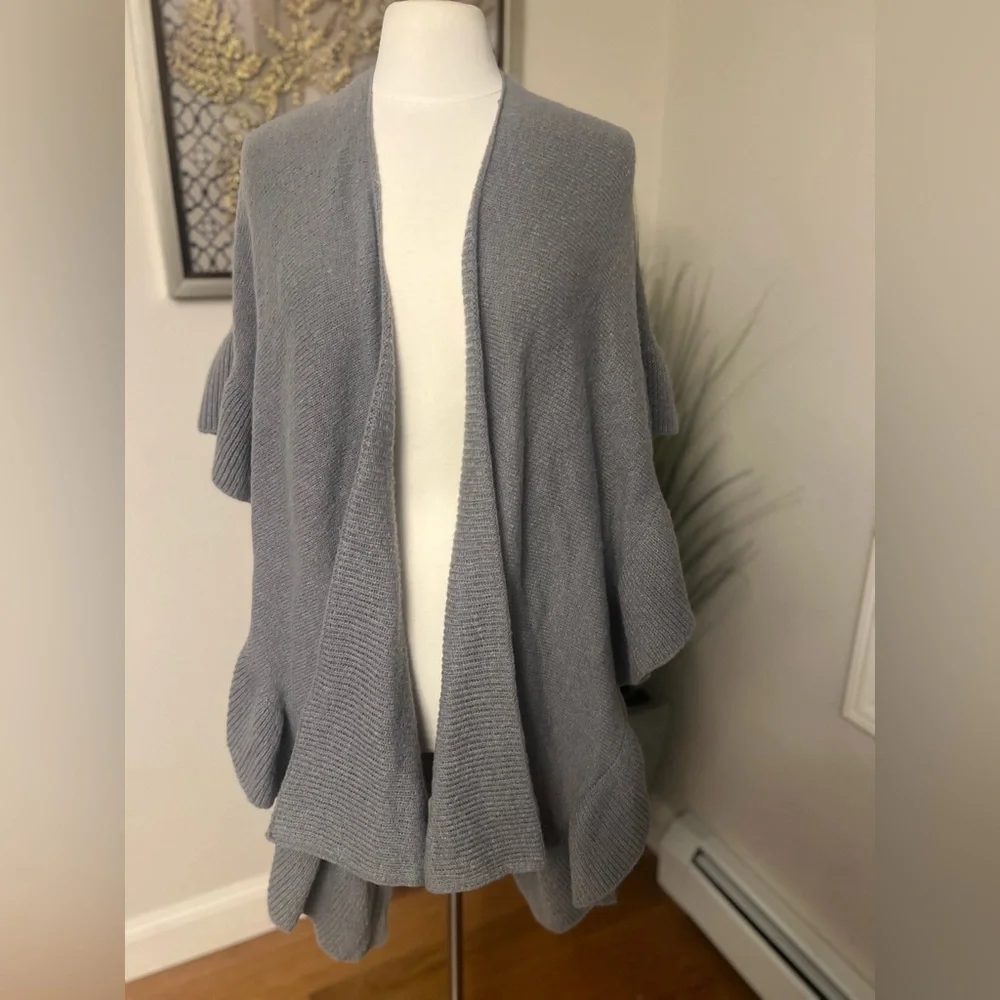 Chic Gray Women's Poncho - Picture 1 of 3